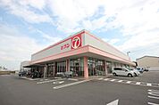 スーパー「セブン津田店まで717m」