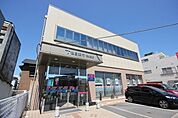 銀行「徳島銀行渭北支店まで196m」徳島銀行渭北