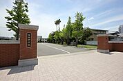 中学校「徳島市立富田中学校まで834m」