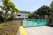 小学校「徳島市立八万南小学校まで1322m」