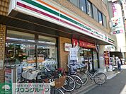セブンイレブン 徒歩8分。コンビニ 580m