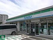 ファミリーマート秀栄多摩落合店 徒歩11分。コンビニ 810m