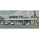 コンビニ「ファミリーマートまで600m」ファミリーマート