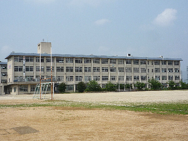 八幡市立男山中学校（920m）