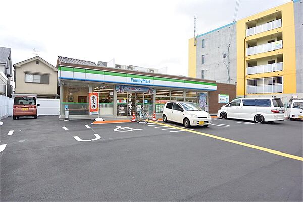 周辺：ファミリーマート 枚方牧野本町店（730m）