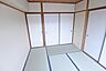 寝室：布団でぐっすり