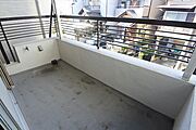 ベランダで気持ちよく洗濯物を乾かしましょう