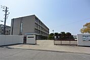 枚方市立山田中学校（594m）