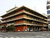 枚方市役所（296m）