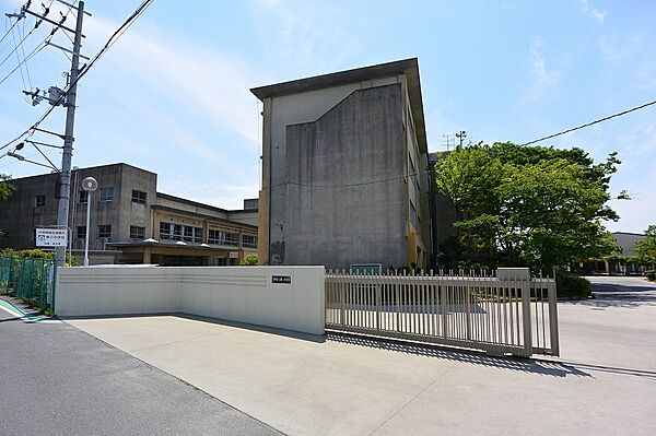 画像16:交野市立第三中学校（176m）
