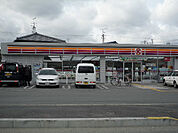 ファミリーマート 交野倉治西店（359m）