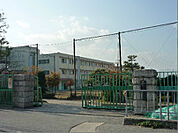 枚方市立津田中学校（792m）