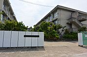 枚方市立津田南小学校（1041m）