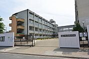 枚方市立長尾中学校（775m）