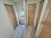 広々とした2階階段ホールは室内干し空間としても活用いただけます。