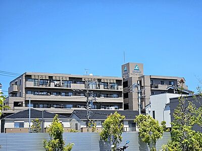 外観：最上階(6階)の南向きのお部屋ですので、陽当たり・眺望・風通しどれをとっても申し分ございません。