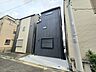 外観：カースペースは北側の道路から入った建物の裏側にございます。