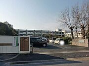 葉山小学校まで292m