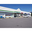 コンビニ「ファミリーマートコスコ寿店まで700ｍ」