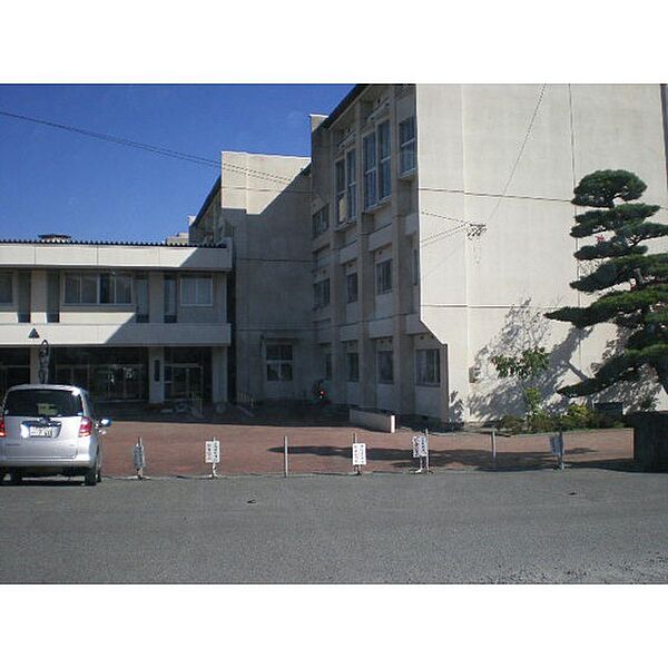 画像24:中学校「飯田市立高陵中学校まで809ｍ」