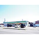 コンビニ「ファミリーマート長野松岡店まで830ｍ」