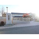 小学校「佐久市立佐久平浅間小学校まで1986ｍ」