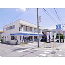 コンビニ「ローソン長野本郷駅前店まで709ｍ」