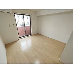 コンフォーティア美和 1階ワンルームのリビング/ダイニング