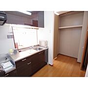キッチン横の収納が機能的