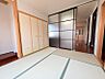 その他：リビング横和室5.3帖。来客時やお子様の遊び場としてご利用いただけます。