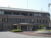 愛荘町役場愛知川庁舎（880m）