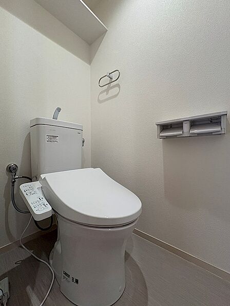 トイレもTOTO製の新品に交換されています。