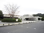 栗東市立図書館（620m）