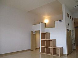 リバーフロント・マリーン 202 2階ワンルームのリビング/ダイニング