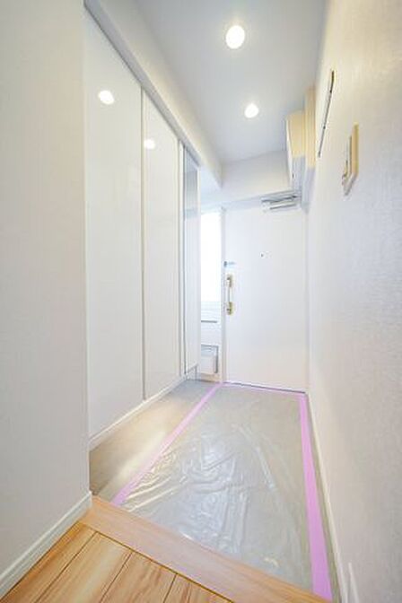 収納力のある下足入付。ご家族分の靴をたくさん収納できます。
