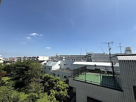 緑を望める眺望のお部屋です。
