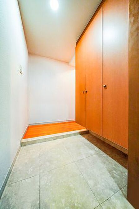 【玄関】室内の画像はリフォーム後のイメージ画像です。リフォームには別途費用がかかります。