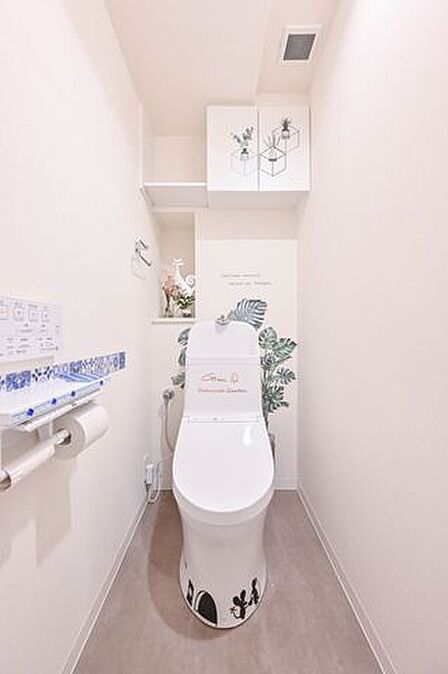温水洗浄機能付きトイレを採用。快適にお使いいただけます。