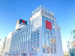 トライアル西友武蔵新城店 生鮮食品から惣菜、日用品まで幅広く揃う大型スーパー。トライアルと西友それぞれの強みを活かした品揃えで、毎日の食卓や暮らしを支える頼もしい買い物スポットです。 450m