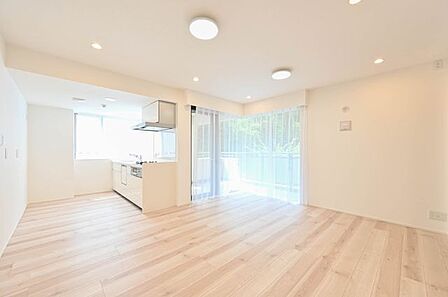 広々としたLDKがお部屋の中心。ご家族そろった楽しい時間が過ごせそうですね。
