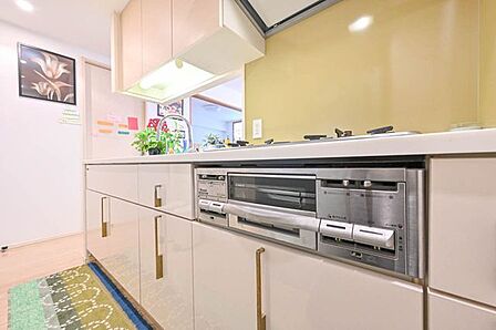 生ごみの処理に便利なディスポーザー付キッチンです。キッチン廻りを清潔に保てそうですね。