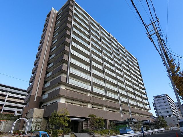 8 / 23