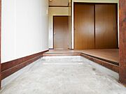 落ち着いた雰囲気の玄関があなたを出迎えます。