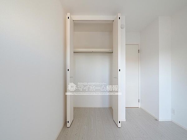 ロワイヤルアイランド織島IV