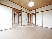 心身をリラックスさせ安らぎを与えてくれる室内