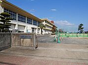 砥川小学校(900m)