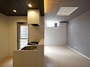 高さの異なる天井がメリハリ感がでて良いですね♪