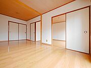 暖かな陽差しがお部屋に癒しの時間を与えてくれます