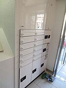 宅配ボックスとメールボックスです