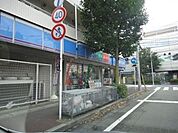 ローソン 梶ケ谷駅前店 徒歩5分。 390m